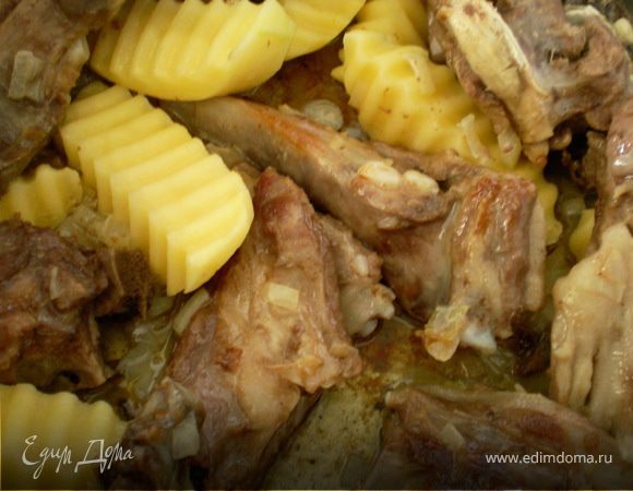 Добавить картошку , плотно закрыть крышку,периодически перемешивая(картошка будить варится долго) довести до готовности картошки. Картошку, лучше брат рассыпчатых сортов, быстро сварится ,а чыгыртма получится вкуснее.