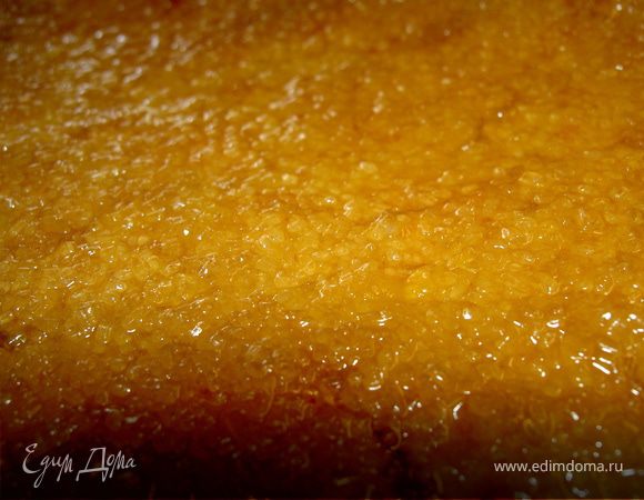 Пока глазурь будет застывать, сметанник остынет.