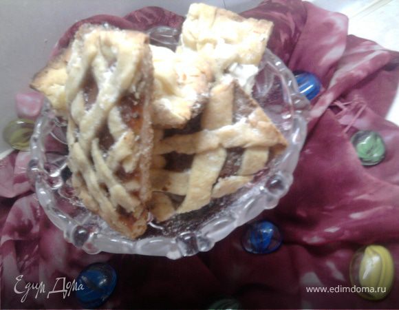 Завариваем ароматный чай (мой муж наливает молоко) и с печеньицем! 