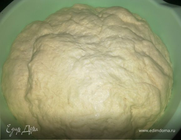 Растопить малсо ,остудить.Вместе с 1 ч.ложкой сахара и 150 мл теплой воды добавить к опаре,замесить в течении 10 минут ,гладкое тесто.Прикрыв,поставить в теплое место еще на 1 час.,объем теста должен увеличиться вдвое.