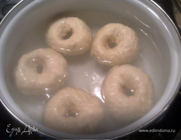 Когда вода на салфеточке стечет,выкладывать на противень,предварительно смазав бумагу для выпечки растительным маслом.