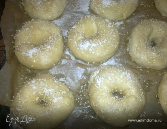 Выпекать в духовке на среднем уровне пока не подрумяняться  20-25 минут.