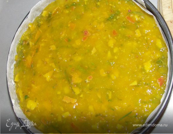 Промазать корж пропиткой и сверху выложить совершенно остывшее и уже начавшее застывать желе.Убираем в холодильник на 3 часа.