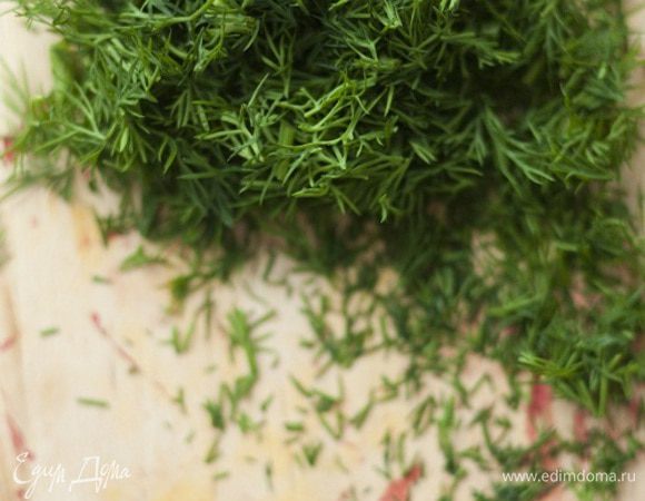 Укроп мелко порубить.