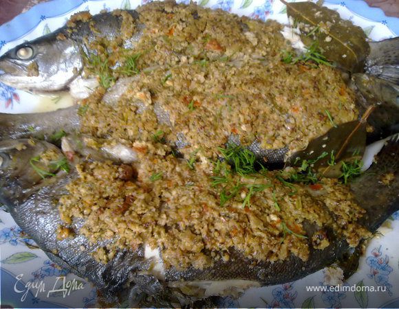 Через 20 мин. вынуть рыбу, дать немного остыть и подавать с отварным картофелем.