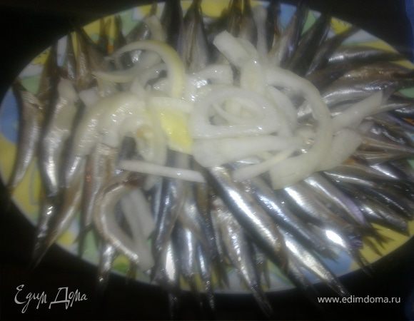 Когда достаеш из духовки,разворачиваеш фольгу,запах пряного помидора в сочетании с зеленью ,сыром и оливковым маслом просто  обвораживает.Селедочку на стол и к трапезе!