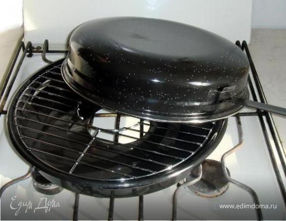 Обжарить полоски кабачков на гриле (у меня вот такой)с обеих сторон (не пережаривать! должны быть слегка хрустящими)