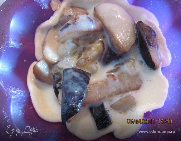 Разложить начинку по корзинкам, залить соусом 
Выпекать в духовке разогретой до 200 гр 15-20 мин 
