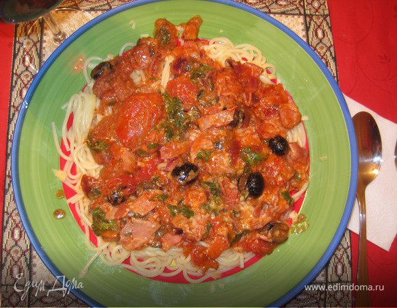 1.
-Порезать лук, мелко, и поставить поджариваться.Жарить на оливковом масле.(2 минуты)
