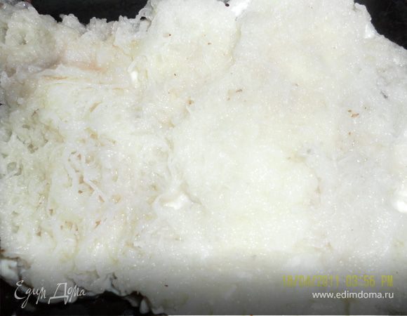 на нее слой тертого картофеля,лучше на мелкой терке,посолить,поперчить