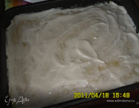 Смазать сметаной или майонезом