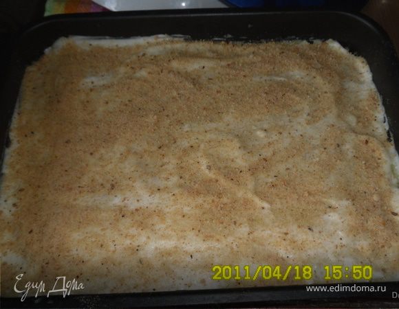 Посыпать панировочными сухарями