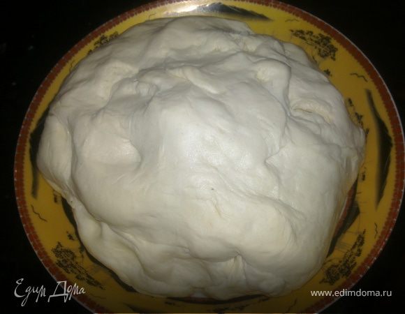 Разморозить слоеное тесто.