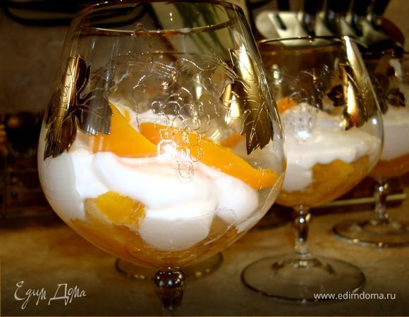 Долго сомневалась по-поводу подачи десерта детям в хрупких бокалах… А вот и зря!!! Какие-же они были гордые, что им, как взрослым, подали десерт в бокалах!!! Вы бы видели их смешные, но такие важные, мордочки!!!