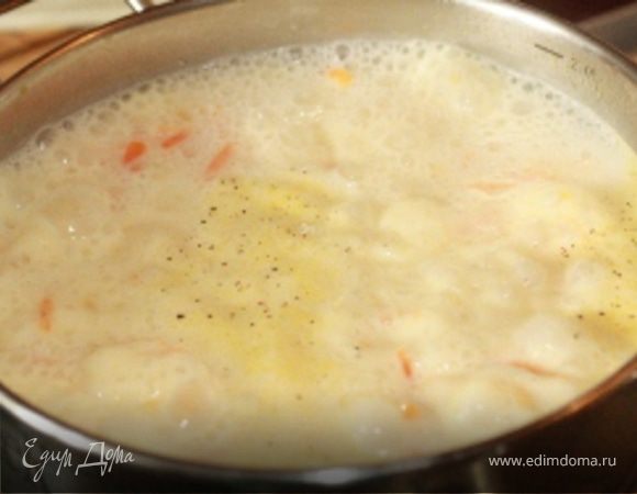 аккуратно вмешиваем сыр, постоянно помешиваем до получения однородной массы. соль перец по вкусу.