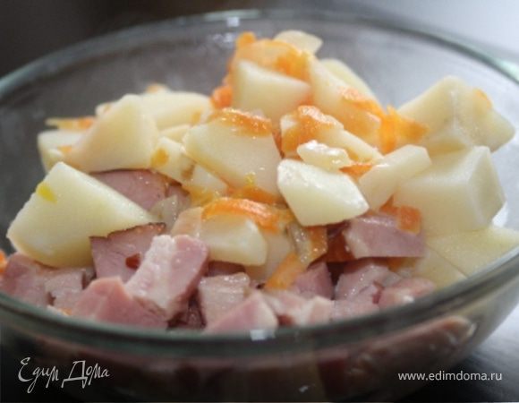 часть "гущи" вытаскиваем добавляем нарезанную грудинку.