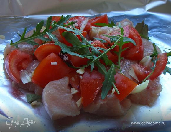 Посолить, поперчить, добавить зелень, лавровый лист. Сбрызнуть оливковым маслом и белым вином.