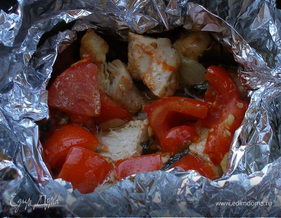 Завернуть фольгу и запекать при t 180 градусов 45-50 мин. 