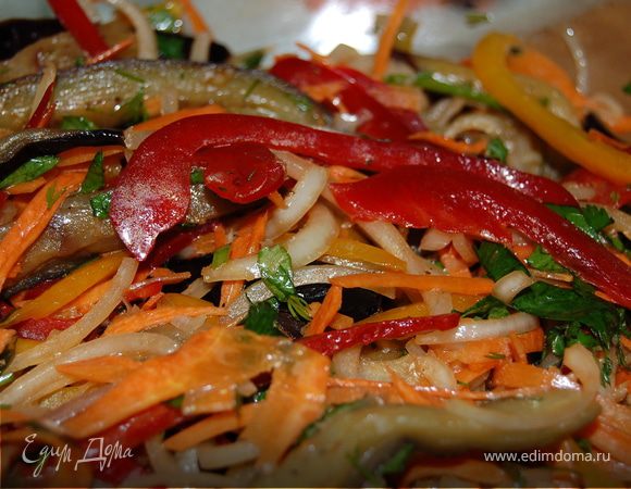 Хорошенько перемешать, накрыть плотно и в холод на 12 часов.В процессе "маринации "можно несколько раз перемешать.
Получается очень вкусная закуска.