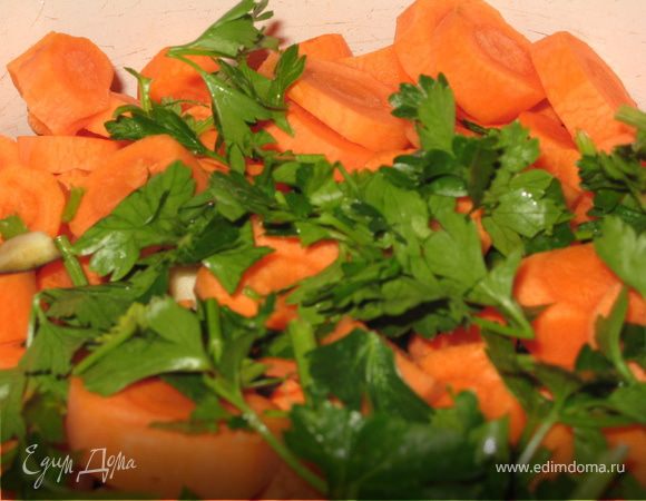 Вот и очередь морковочки, присыпанной зеленушечкой