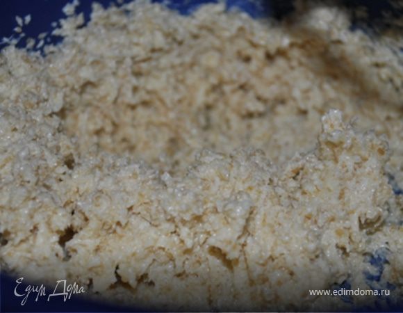 Размягченное масло взбить с сахаром.