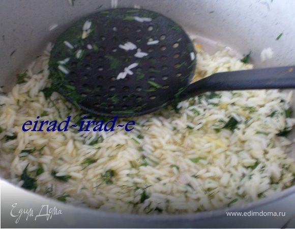 10-15ст.ложек риса насыпать на дно казана,