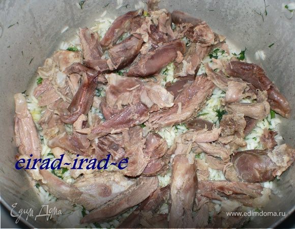 сверху уложить мясо,