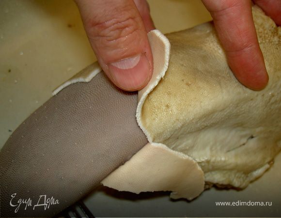 Очищаем и режем на косые куски.