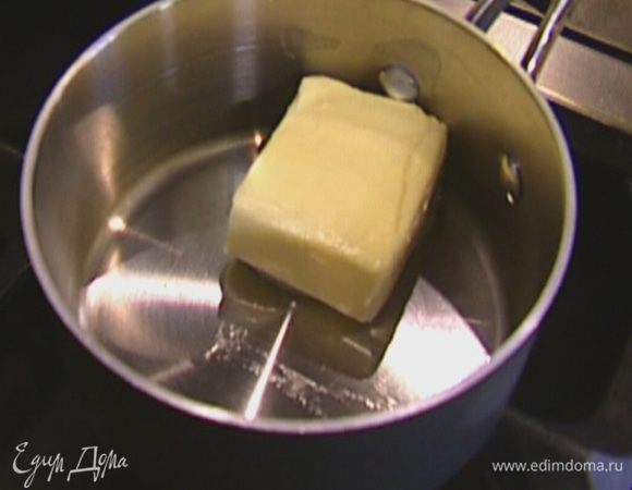 Растопить 85 г сливочного масла. 