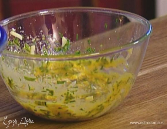 Всыпать натертый сыр и перемешать.