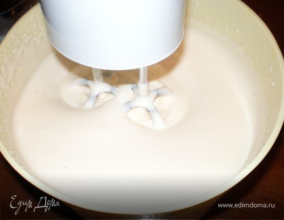 Взбить сметану , творог и сах.пудру до однородности,добавить йогурт заново взбить.
Эту смесь разделить на 3 ровные части.
