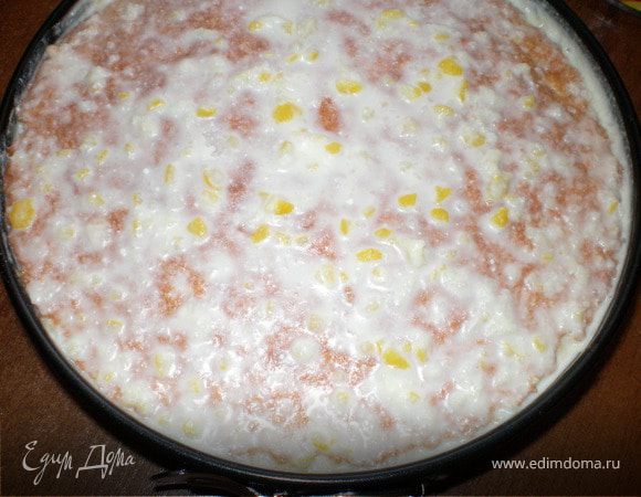 как только желе начнет застывать ,залить лимонным кремом,также подождать пока не начнется процесс желирования.