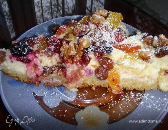 Остудить и нарезать треугольниками и квадратами. Присыпать сахарной пудрой.