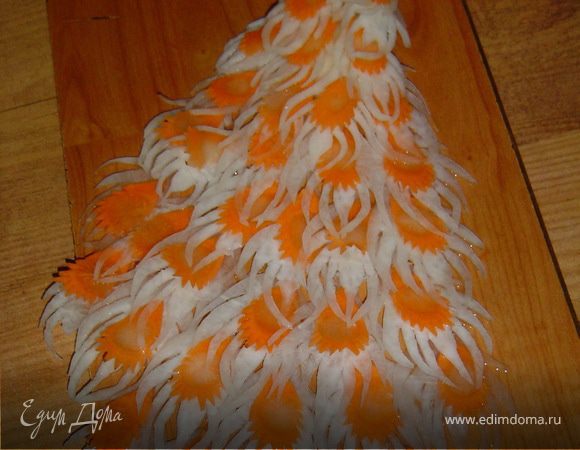 Перышко и сердцевинку скалываем гвоздикой.