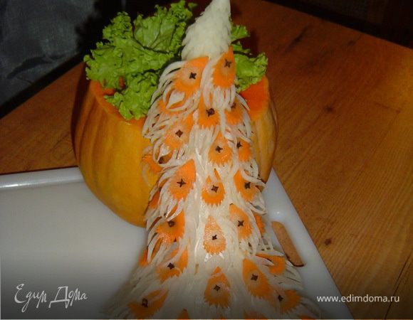 и до середины тельца павлина.