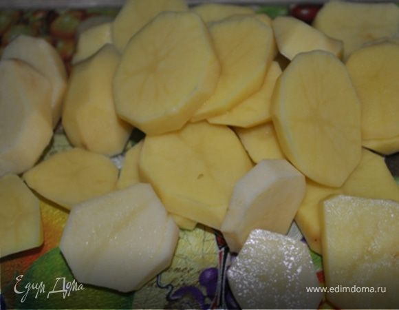 Картофель порезать толстыми кружками