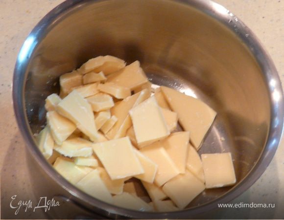 Растопить шоколад и нанести "узор", сверху можно украсить