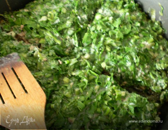 Пройти с ножом крест на крест  прорезая до самого дна, чтобы легче переворачивалось