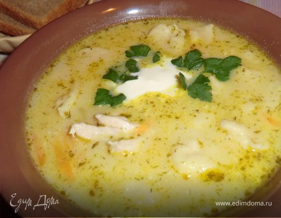 и можно уже подавать ....со сметанкой и зеленью....