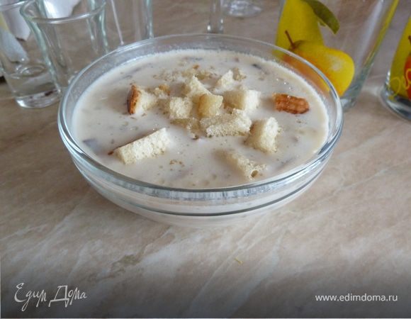 В кипящую воду к картошке добавляем обжаренные шампиньоны с луком. После закипания, выкладываем туда сливочный сыр Viola и тщательно вымешиваем, до полного растворения сыра. Постоянно помешивая, доводи до кипения и снимаем с плиты. В это время режим хлеб кубиками, и обжариваем на подсолнечном масле. Наливаем наш супчик в тарелку и посыпаем сухариками!!! Приятного всем аппетиту!!!