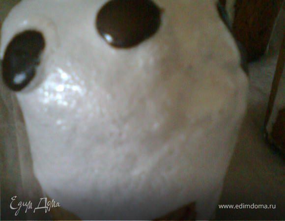 Молоко подогреть,распустить в нем дрожжи,добавить 1 чайн.л.сахара,200 г муки,перемешать,накрыть полотенцем и поставить в теплое место на 30 мин.
Шафран залить 1 стол.л.горячей воды.Желтки растереть с оставшимся сахаром и ванильным сахаром.Добавить смесь в опару вмести с шафраном.
Масло растопить,немного остудить,добавить к опаре,всыпать просеянную муку и замесить тесто.Накрыть полотенцем и поставить в теплое место на 1,5 чеса.
Мак залить кипятком,оставить на 10 мин,затем откинуть на сито,выстланное тканью.В тесто добавить мак и цукаты,перемешать и снова поставить в теплое место на 1 час.