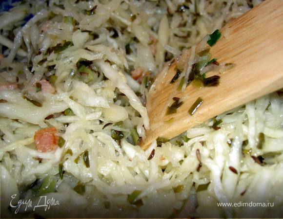 Смешаем соус/маринад с капустой и уберем в холодильник на 30 минут.