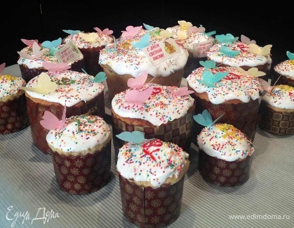 Куличи по такому рецепту долго хранятся даже без пленки и специальных форм, внутри больше недели оставаясь мягкими и рассыпчатыми! Приятного аппетита и со светлым праздником Пасхи!<br />
P.S. Оставшиеся куличи можно нарезать на кусочки, подсушить в духовке и получить просто великолепные сухарики, которые еще долго будут вас радовать! Наш вариант итальянских бискотти :)