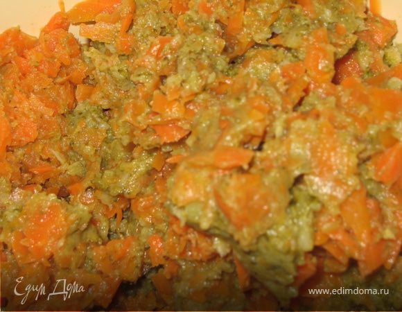 Достаем овощи и перемалываем их в комбайне. 