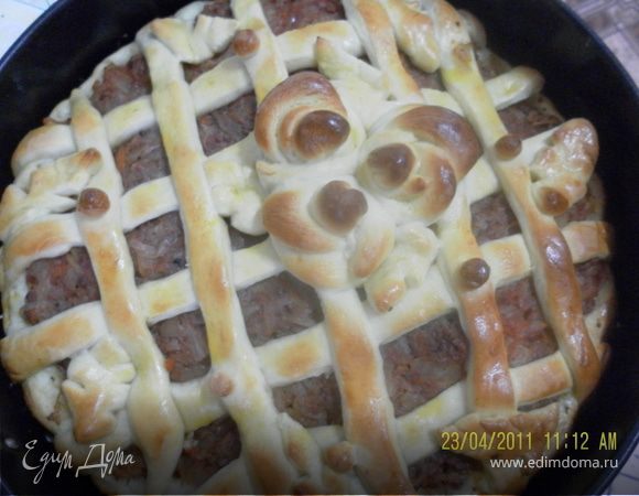 из данного колличества теста у меня вышло 4 пирога в форме диаметром 28см