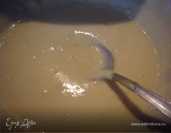 Перемешай муку+яйца+сахар+молоко+воду.
