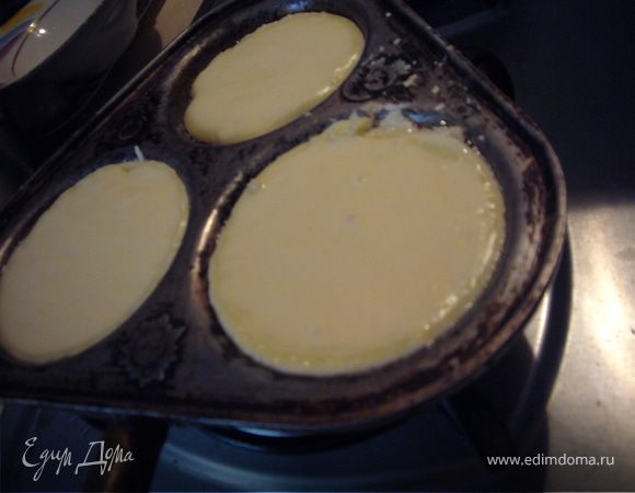 Выпекай на специальной сковороде.