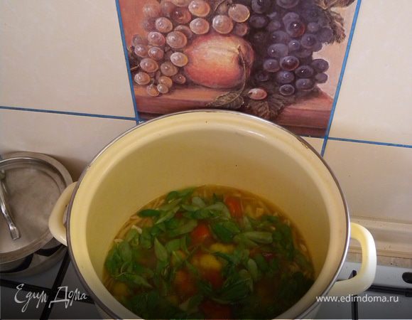 Портулак. Отделить листовые пластинка от стебля. Помидоры (если у вас свежие) залить кипятком, снять кожуру. Помидоры отправить в суп, дать закипеть. Потом вкинуть портулак. Выключить. Посолить, добавить табаско. Дать настояться.