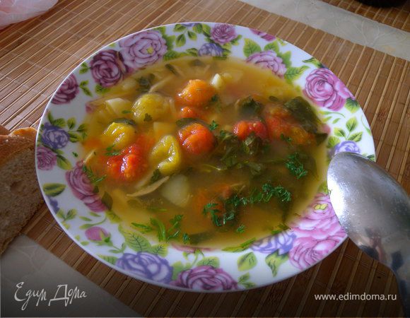 Петрушку порезать и посыпать суп в тарелке. Приятного аппетита.