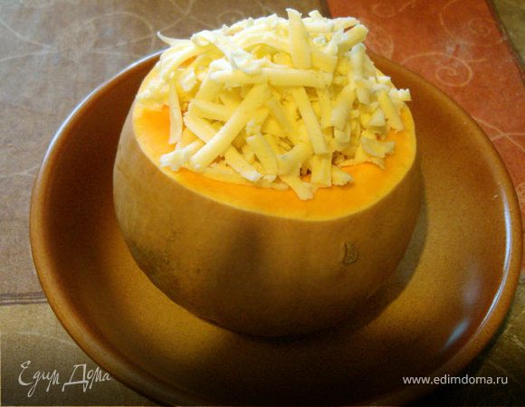 можно засыпать сыром (расплавится и образует сырную крышечку), а можно и то и другое сразу.